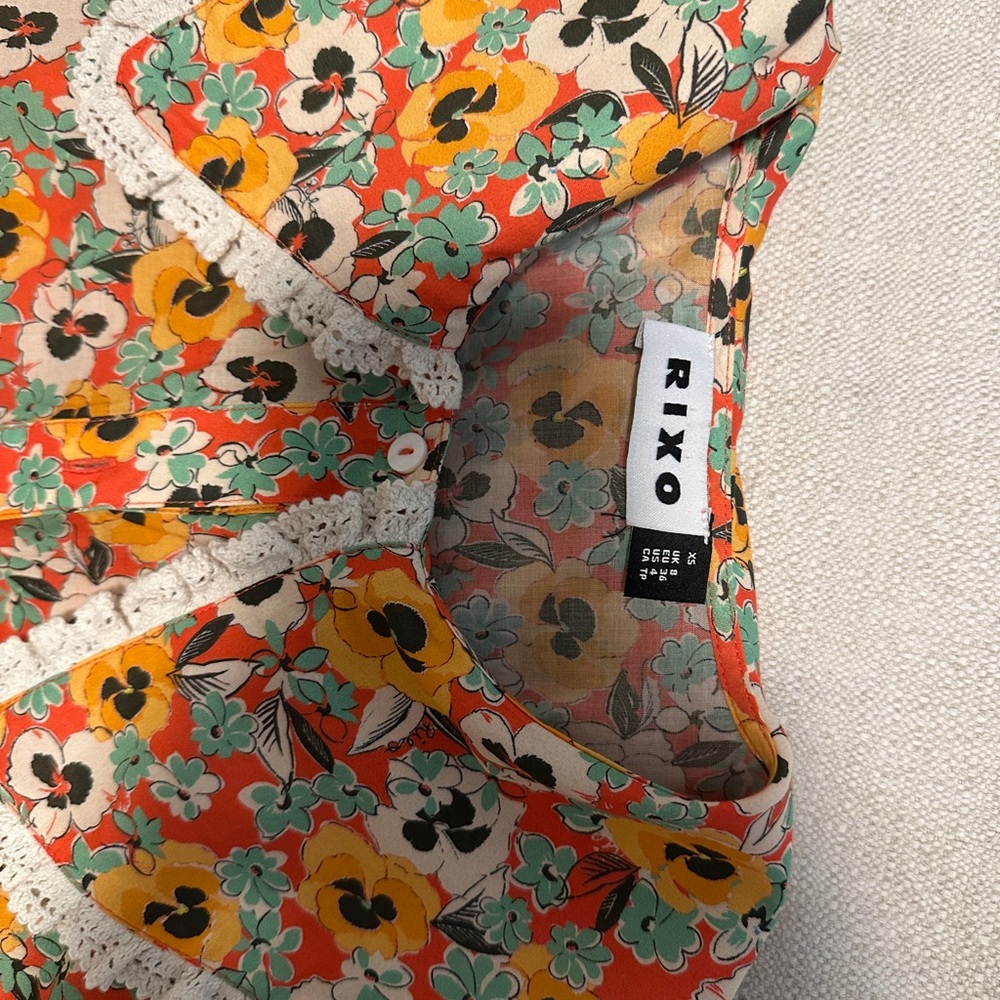 RIXO Orange and Yellow Floral Blouse with Pointed Collar - Picture 2 of 2